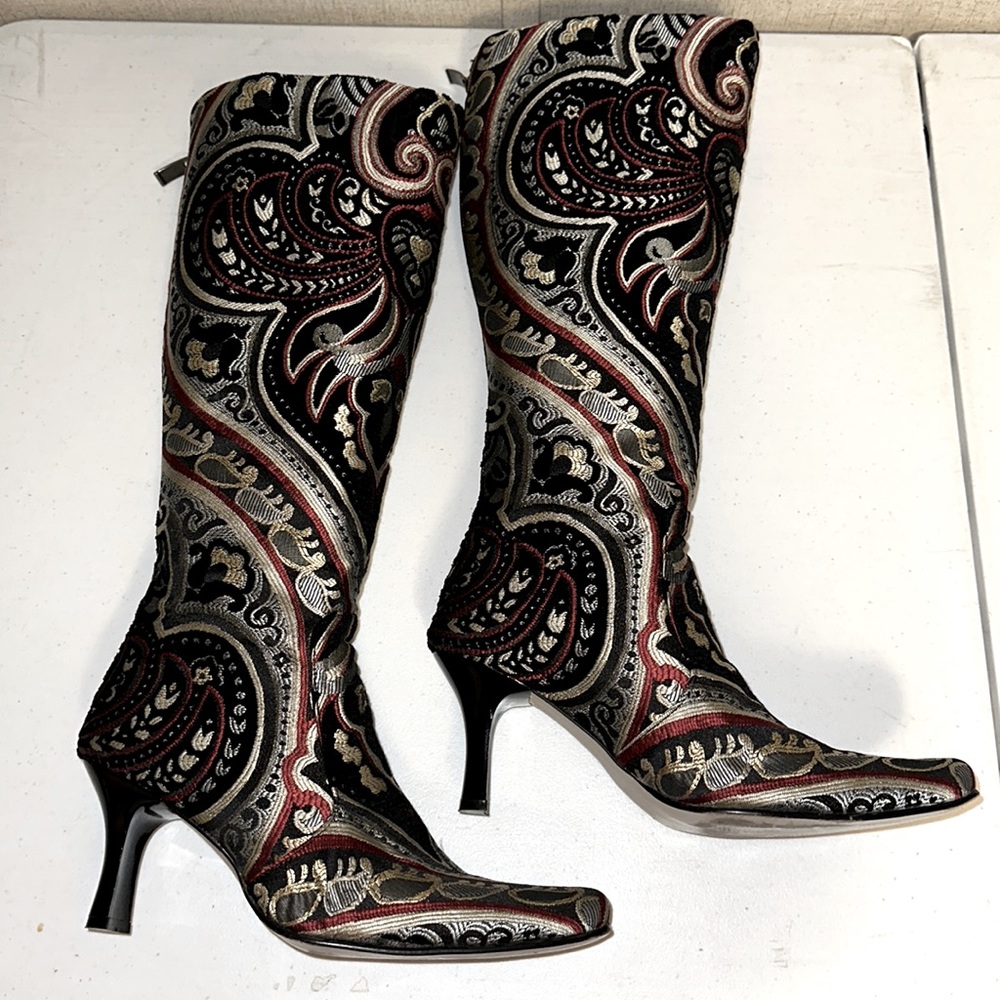 Zeyzani women’s boots Pre-owned EUC Size 7 Multicolored tapestry